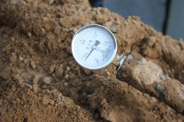 廊坊地源熱泵施工過程-打壓實(shí)驗(yàn) 廊坊地源熱泵施工過程-打壓實(shí)驗(yàn)